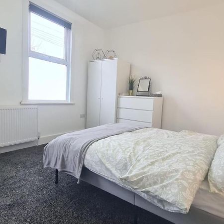 Spacious Private Room In Manor Park Лондон Екстер'єр фото