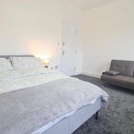 Spacious Private Room In Manor Park Лондон Екстер'єр фото