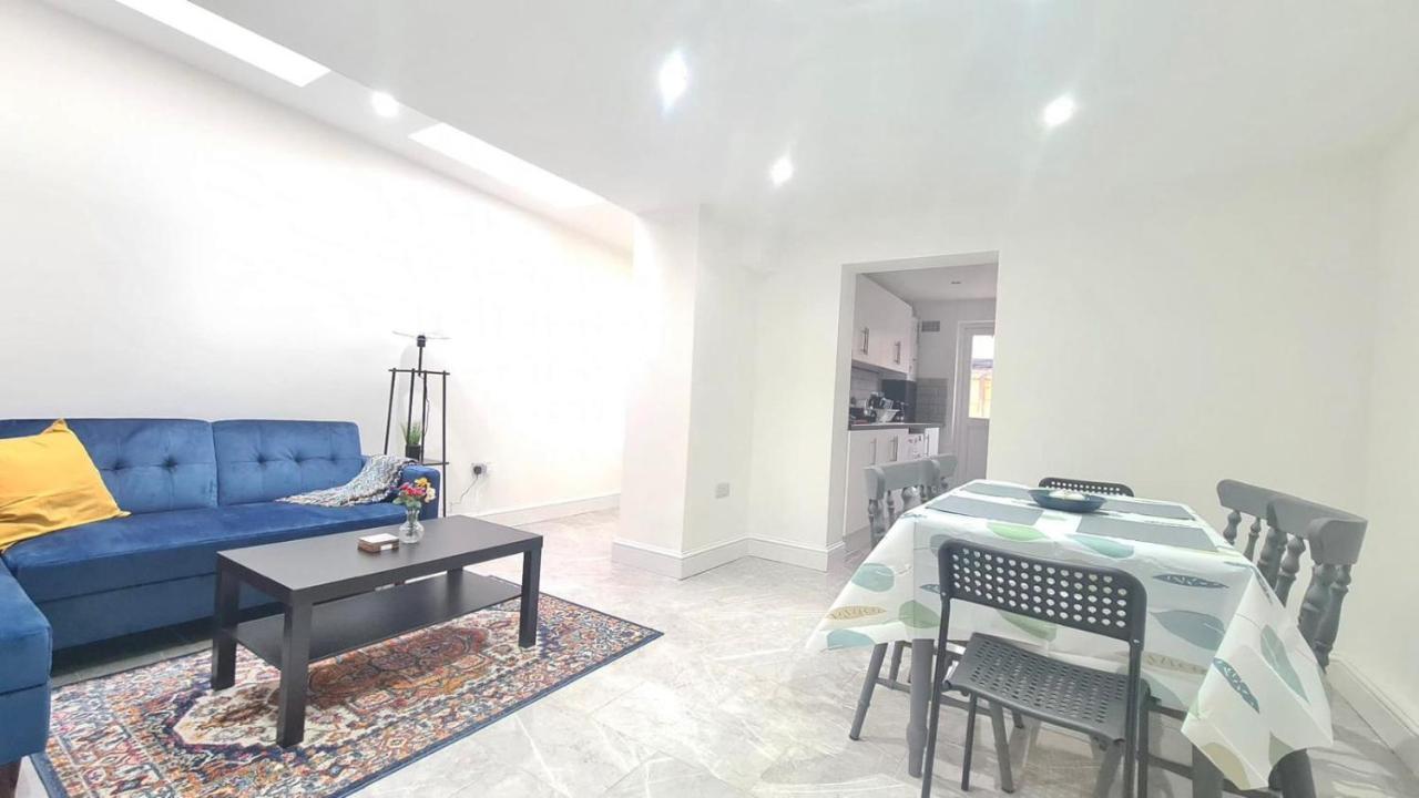 Spacious Private Room In Manor Park Лондон Екстер'єр фото