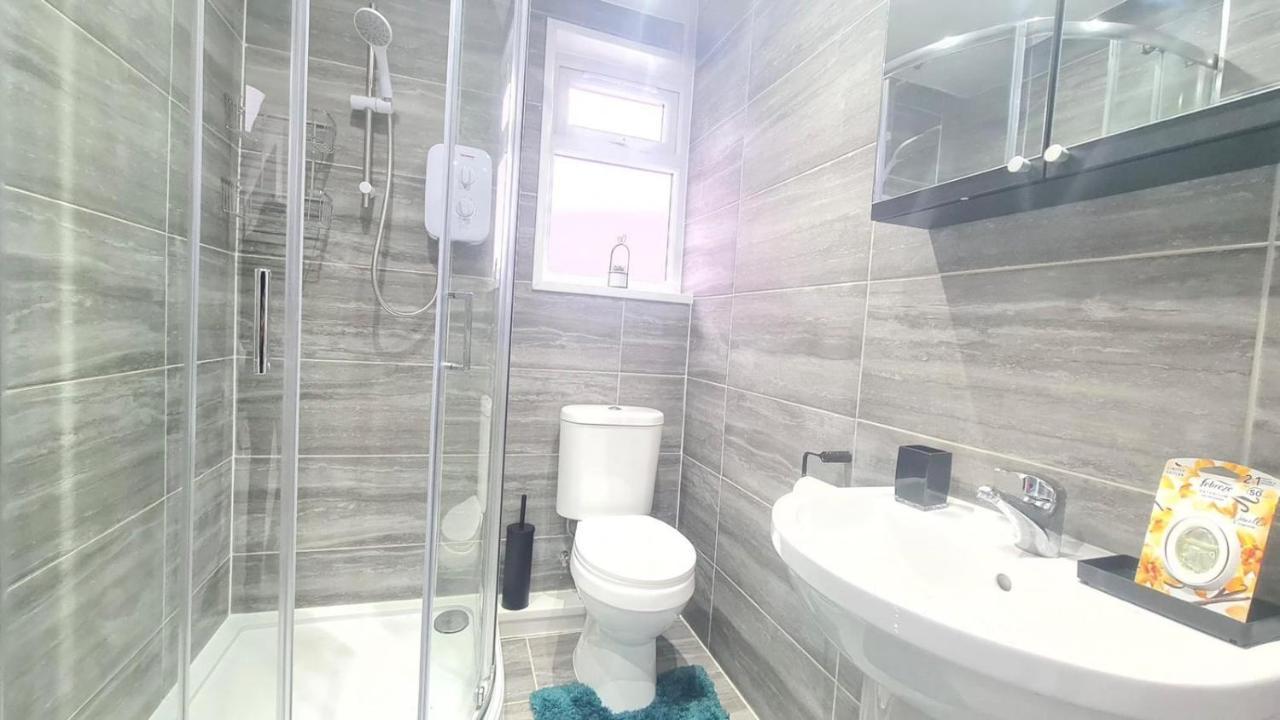Spacious Private Room In Manor Park Лондон Екстер'єр фото